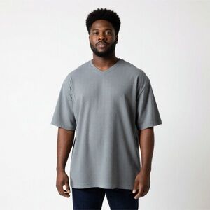 Linea UOMO Mens V-Neck Shirt. Excellent Condition. 